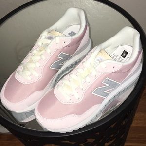New Balance sneakers size 7.5 brand new